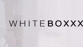 WHITEBOXXX - csodaszép, fullos bige az ágyban