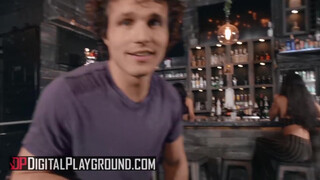 Digital Playground - Alissa Jayde megrakva a bárban