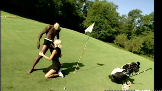 Private Interracial - Sylvia Sun a golfpályán meghágva