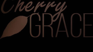 Cherry Grace a méretes tőgyes amatőr hölgyemény