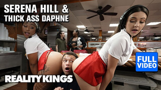 REALITY KINGS - Thick Ass Daphne és Serena Hill a bombázó pincérnők
