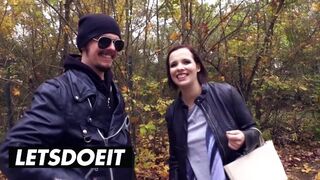 Méretes csöcsű csoki hajú német kiscsaj felvétel a hatalmas kombiban vad baszásra