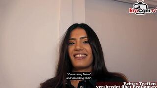 Német geek csávó megdugja a forró kolumbiai milf-et randin