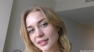 Loren Strawberry szűke tini spinét anal dugással hódít a szállodában
