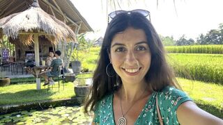 Tini csaj spermaarcú carbonaraevéssel a nyilvános kávézóban