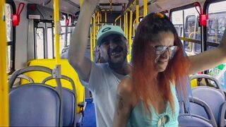 Idegen koleszos spinét dugnak meg a buszon!