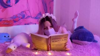 Apró tini muffot teleélvezik a tökéletes seggén